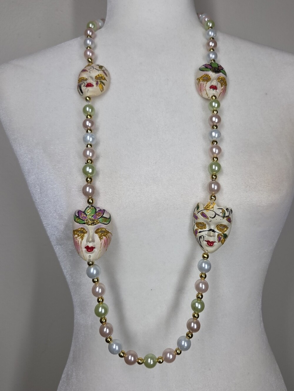 Vtg Handpainted Mardi Gras Mask Pastel Beaded Necklace Carnivale Mobile Nola